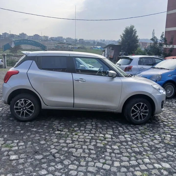 Suzuki Swift 2022 Automatic – photo 5