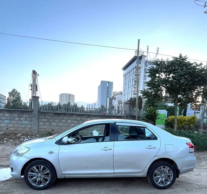 Toyota Yaris Sedan 2010 – photo 4