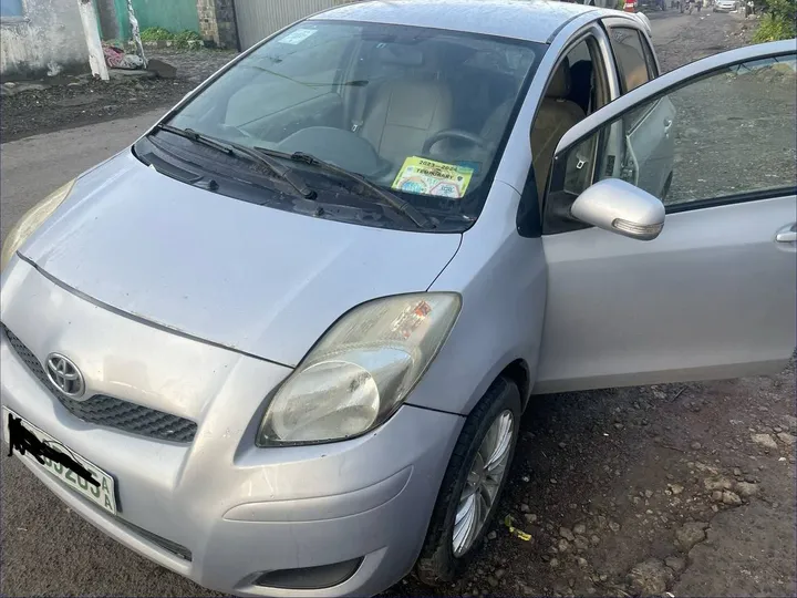Toyota Yaris Compact 2008 Automatic – photo 4