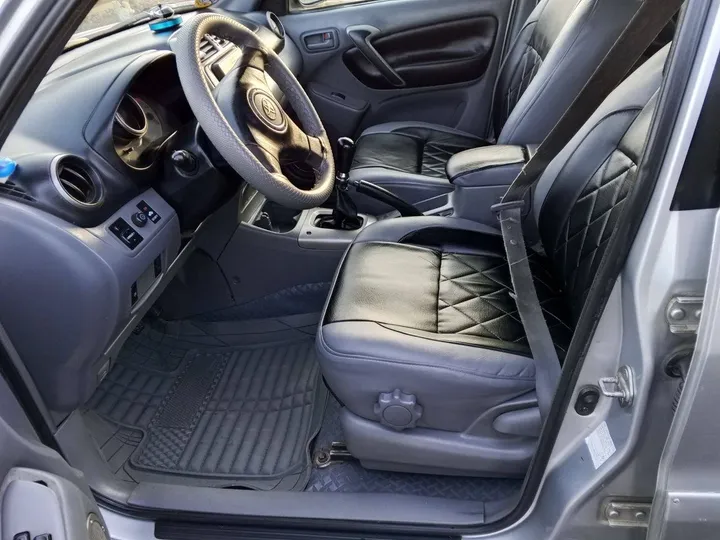 Toyota RAV4 2002 Manual – photo 3