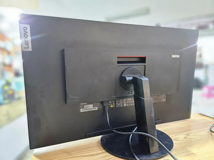 Lenovo ThinkVision T32p-20 32 Inch 4K Monitor – photo 4