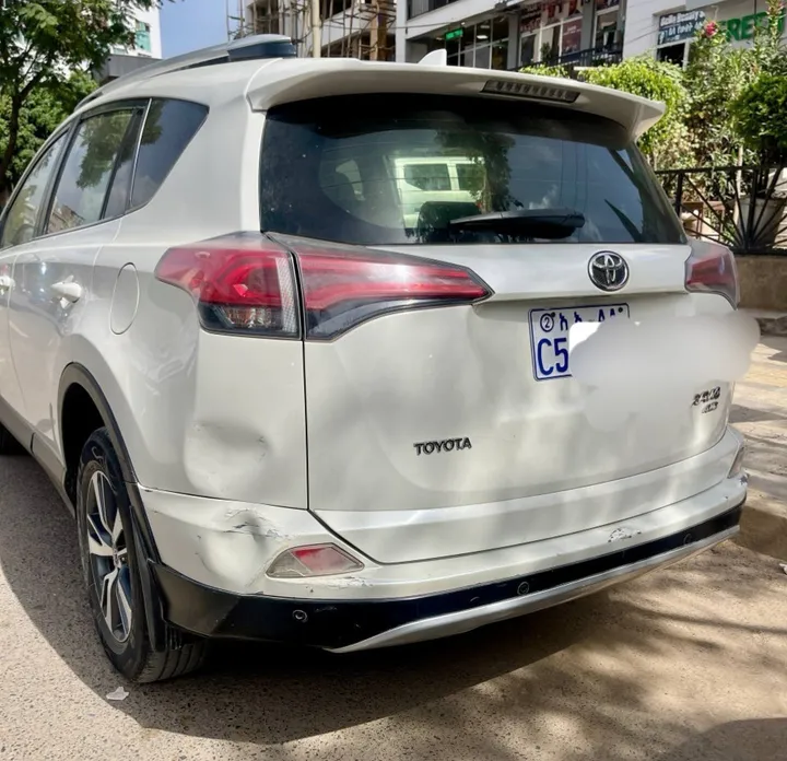 Toyota RAV4 2015 SUV – photo 4