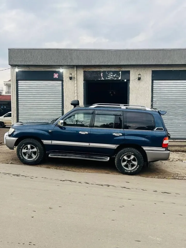 Toyota Land Cruiser 105 2007 – photo 3