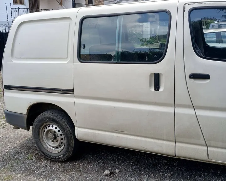 Toyota D4D Dolphin Van 2006 – photo 3