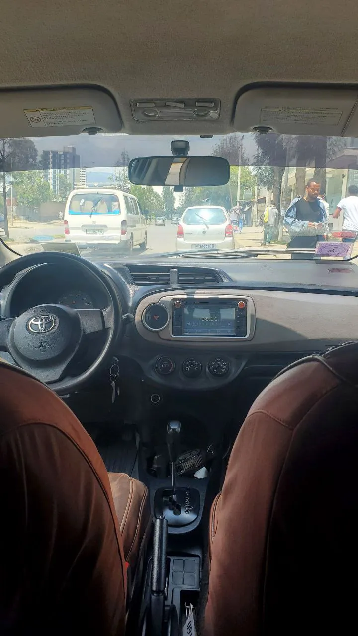 Toyota Yaris 2012 Automatic – photo 5
