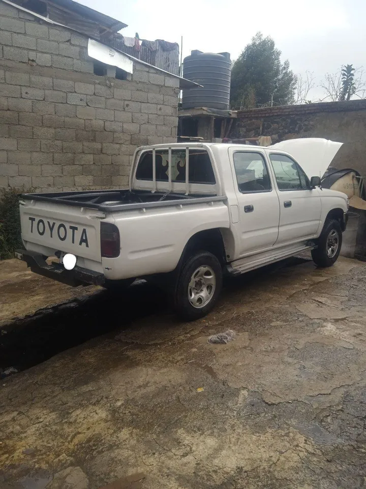 Toyota Hilux 2001 Pickup – photo 3