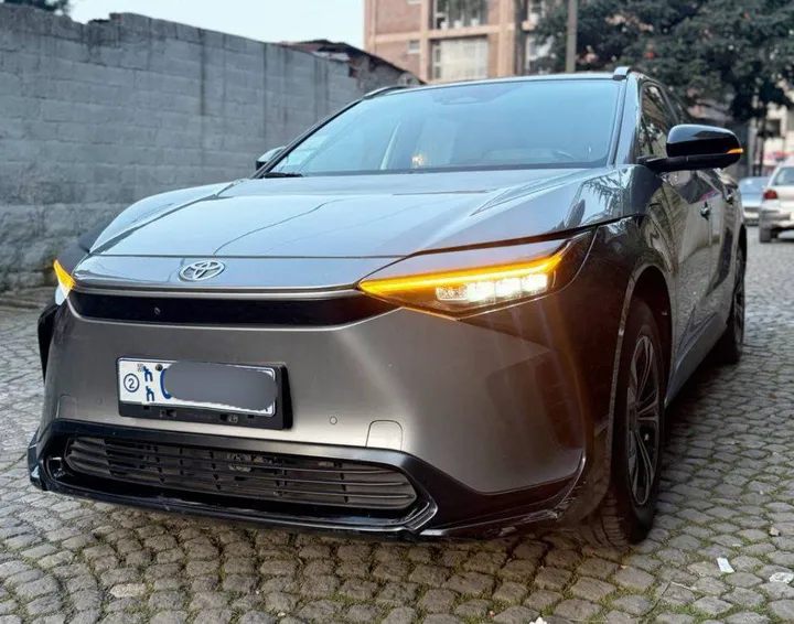 Toyota BZ4X 2022 Electric Crossover – photo 6