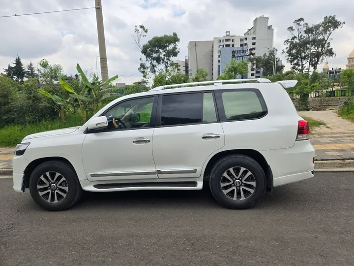 Toyota Landcruiser GX-R 2015 – photo 3