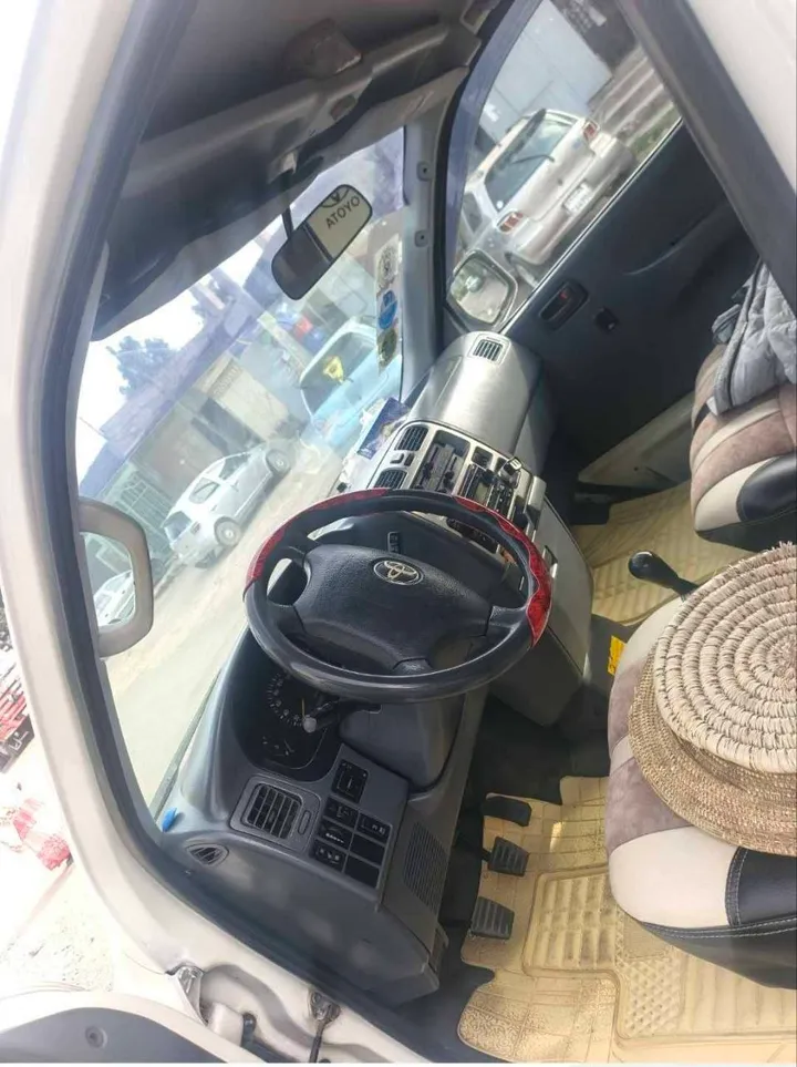Toyota D4D Van 2008 Manual – photo 4