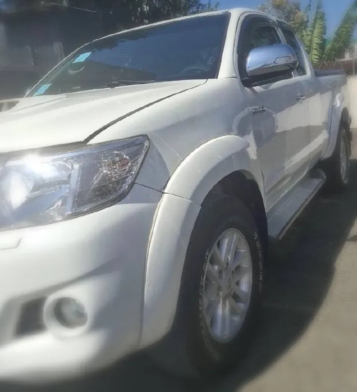 2015 Toyota Hilux Vigo Extra Cab – photo 4