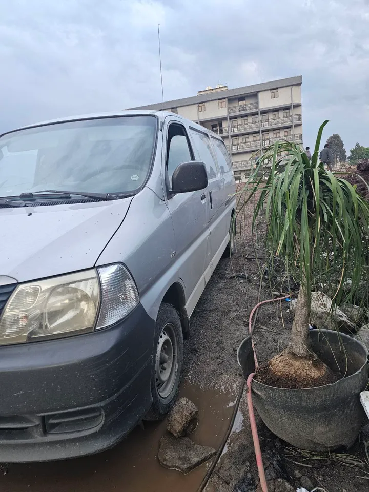 Toyota Hiace D4D Dolphin Van 2009 – photo 3