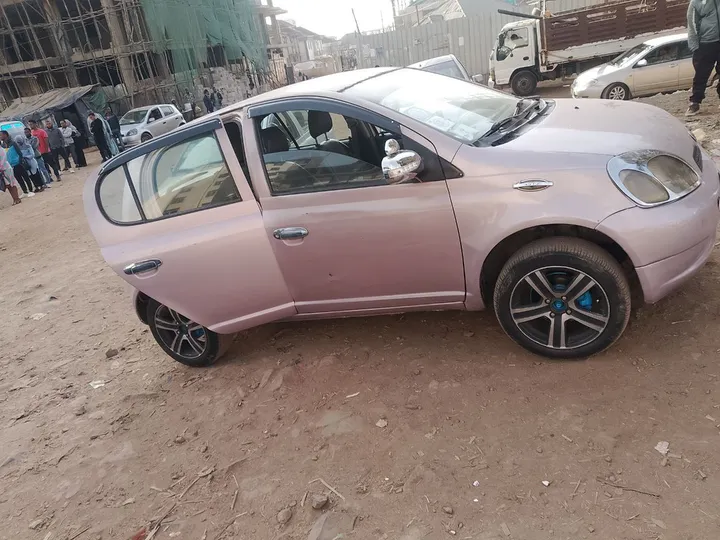 Toyota Vitz 2001 Automatic – photo 3