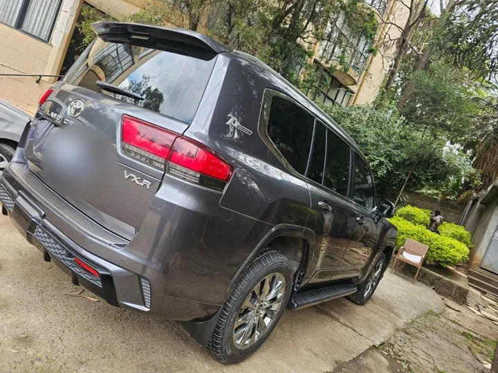 2022 Toyota LandCruiser VXR – photo 4