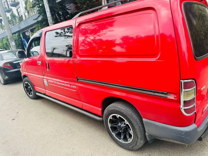 Toyota Hiace Half Van 2006 – photo 3