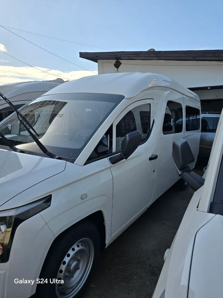 LINXYS G230V 14 Seater Van – photo 4
