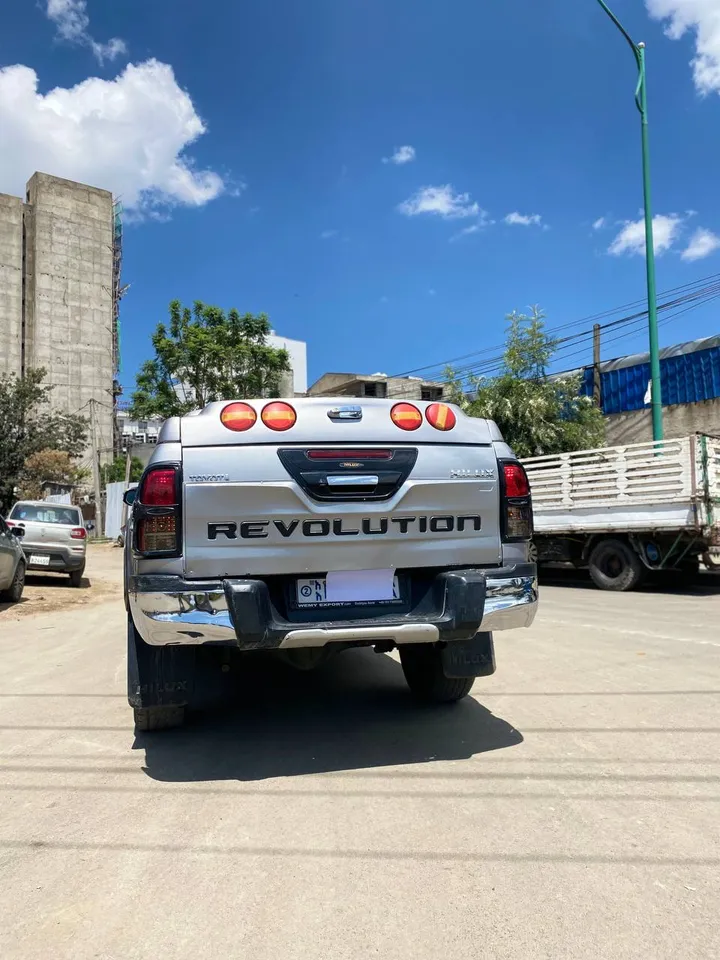 Toyota Hilux Revo 2019 Pickup – photo 8