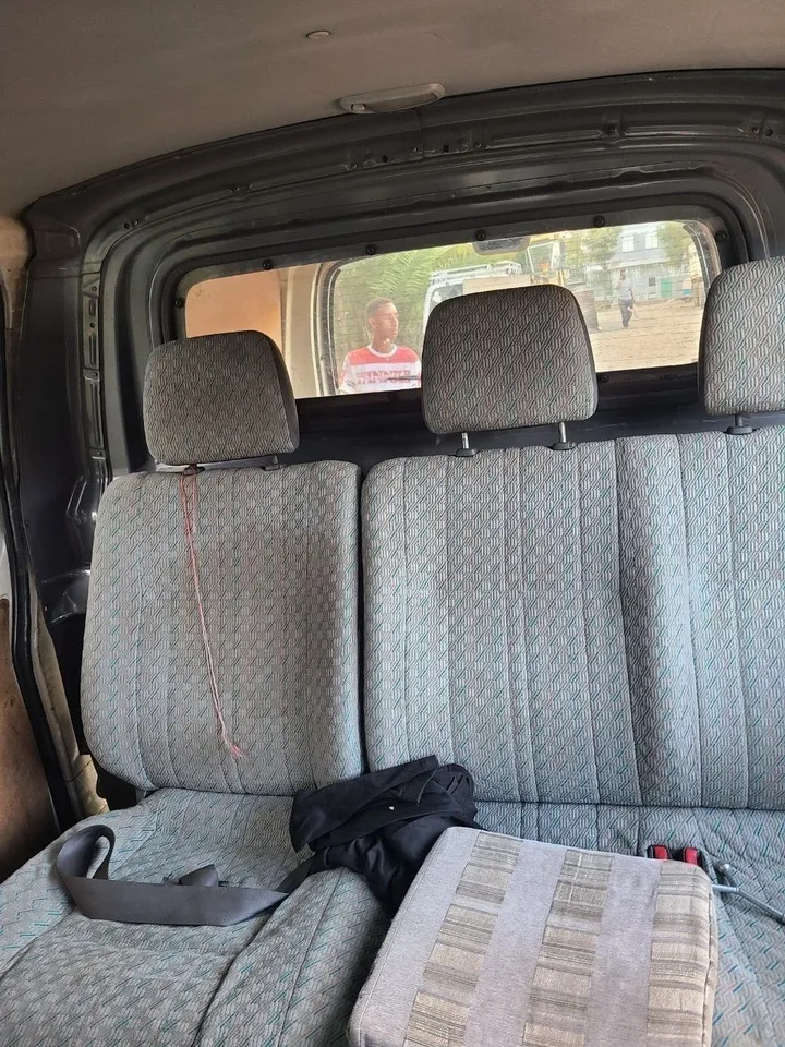 Toyota Hiace Dolphin 2006 Van – photo 6