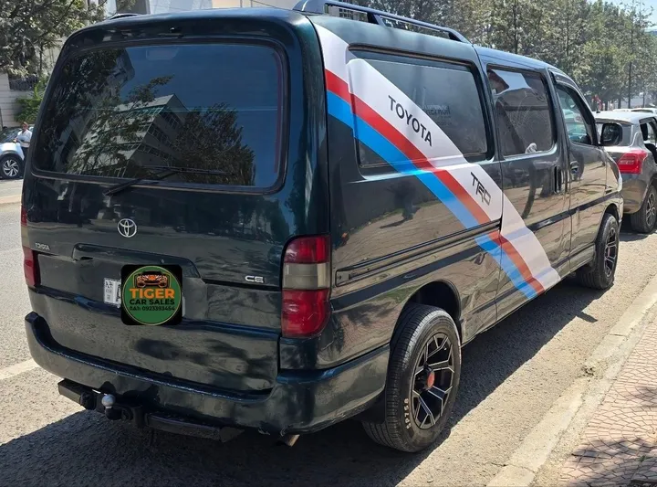 Toyota Hiace Half Van 2008 Diesel Manual – photo 3