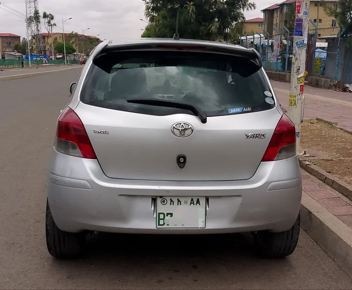 Toyota Yaris Compact 2010 – photo 3