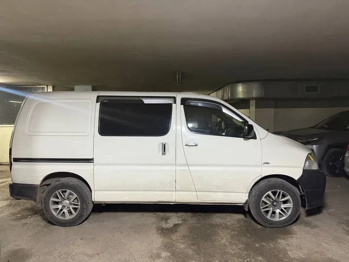 Toyota Hiace 2009 Diesel Manual – photo 4