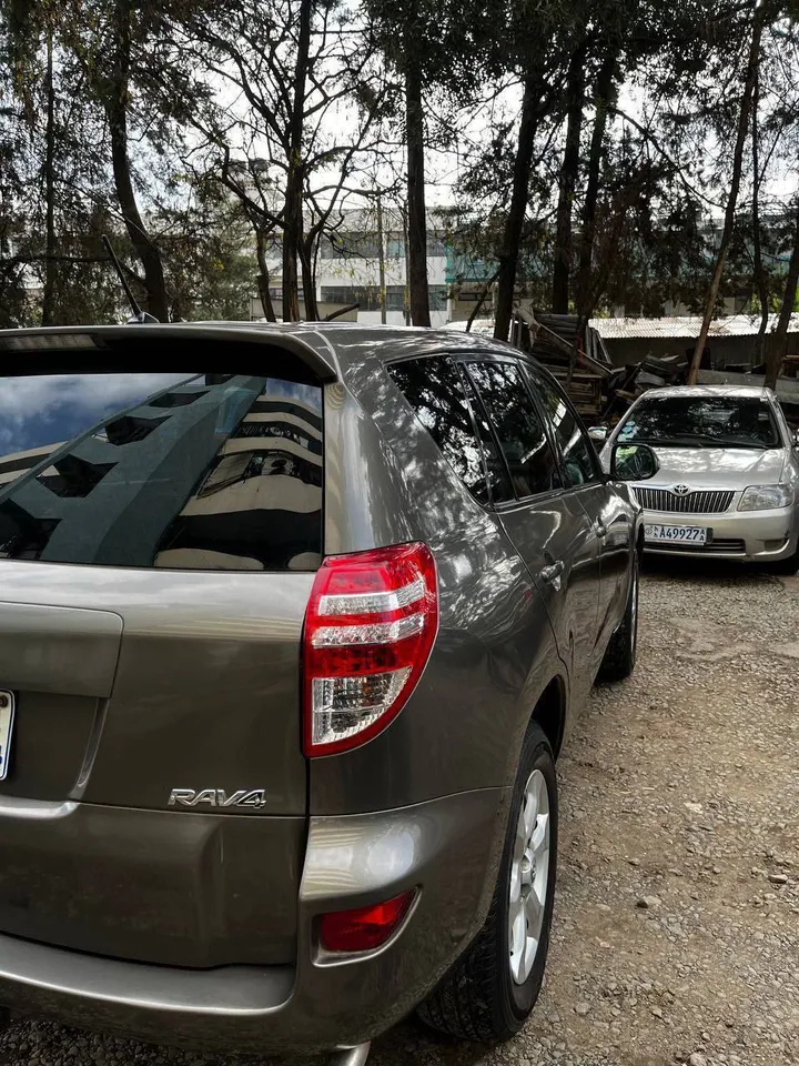Toyota RAV4 2011 4WD Automatic – photo 3