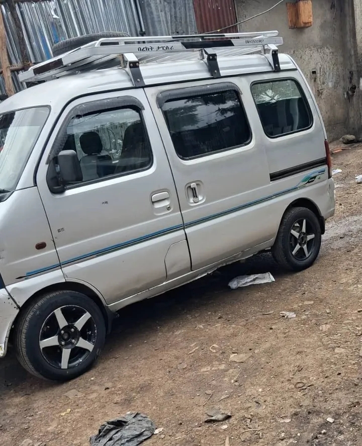 Every 2005 Manual Van – photo 4