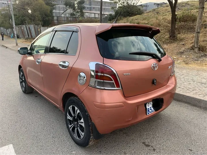 2010 Toyota Vitz Hatchback – photo 3
