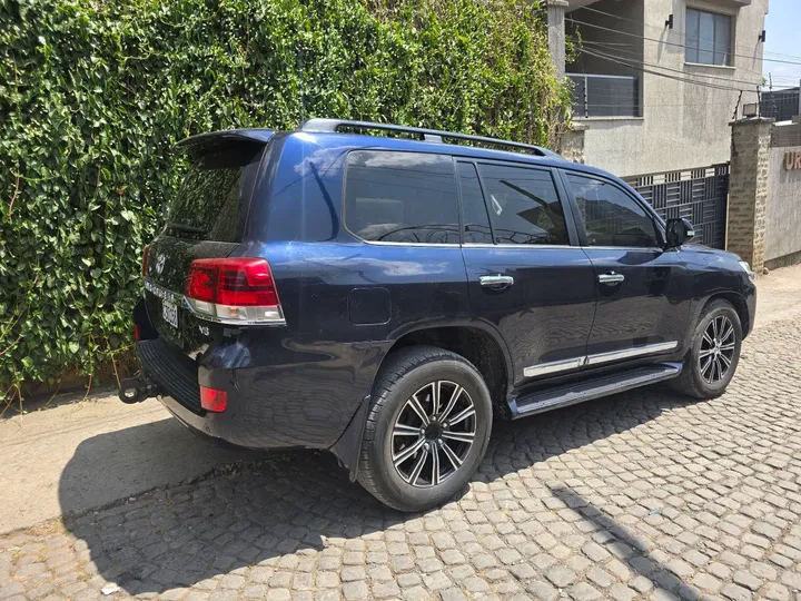 Toyota Land Cruiser V8 VXR 2017 – photo 4