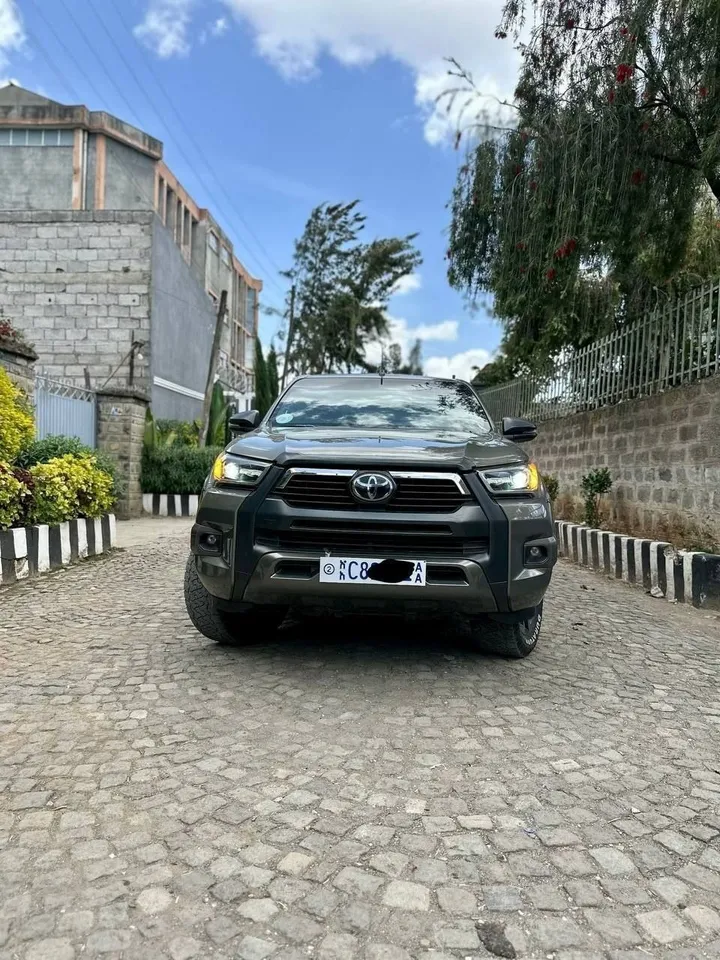 Toyota Hilux Invincible X 2021 – photo 4
