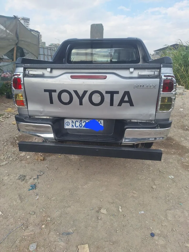 Toyota Hilux 2016 Automatic – photo 4