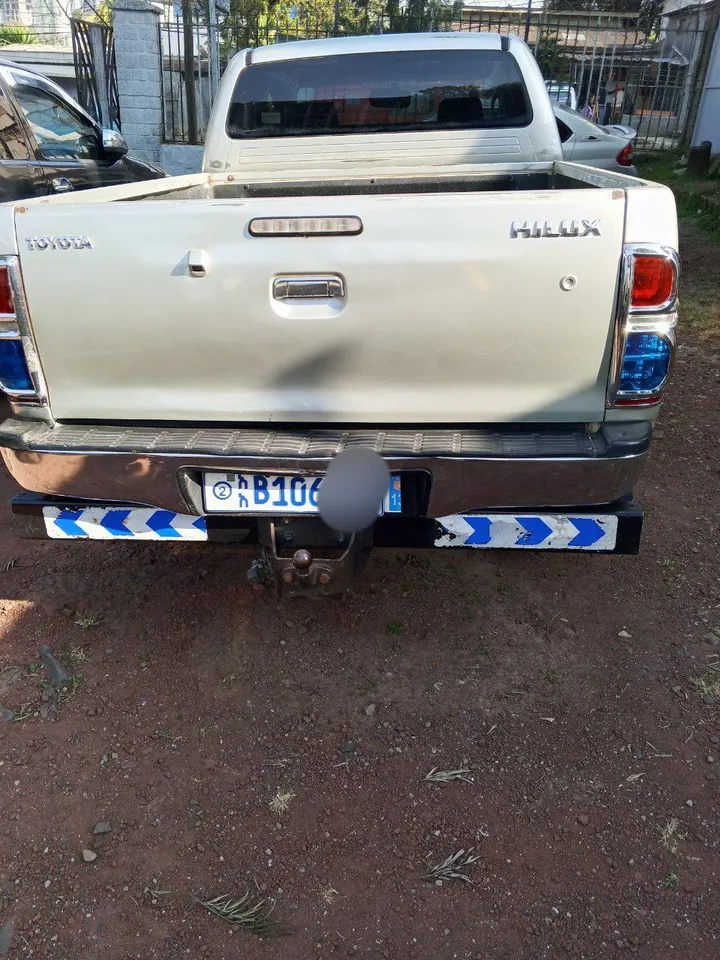 Toyota Hilux Double Cab Pickup – photo 3