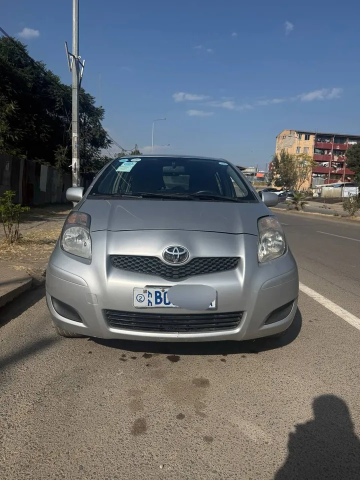 Toyota Yaris Compact 2010 – photo 4