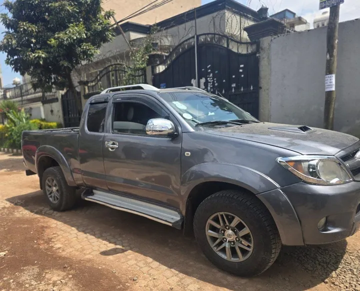 Toyota Hilux Invincible X-Cab – photo 5