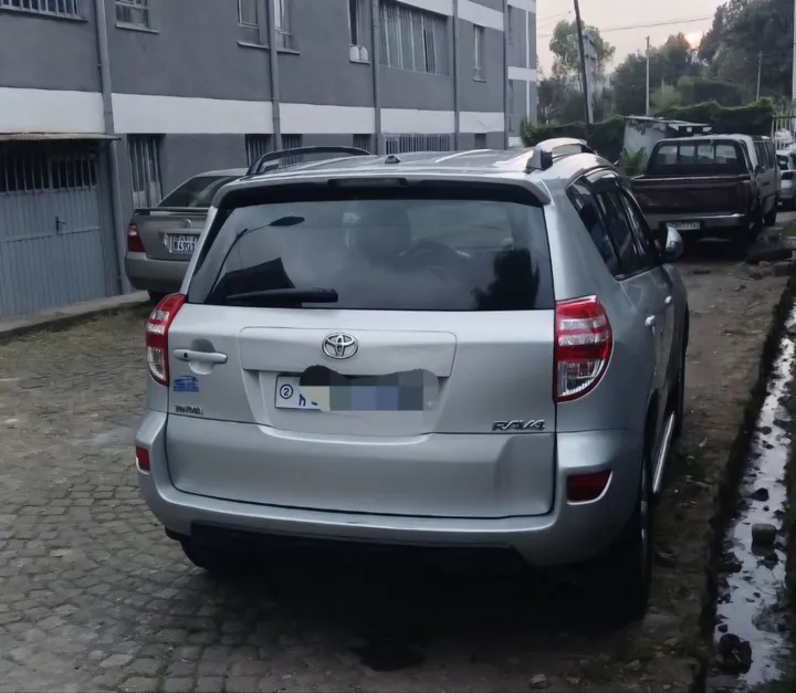 Toyota RAV4 2010 2.0L Automatic – photo 3