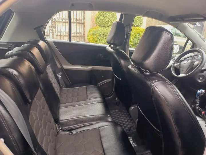 Toyota Compact 2010 Automatic – photo 5