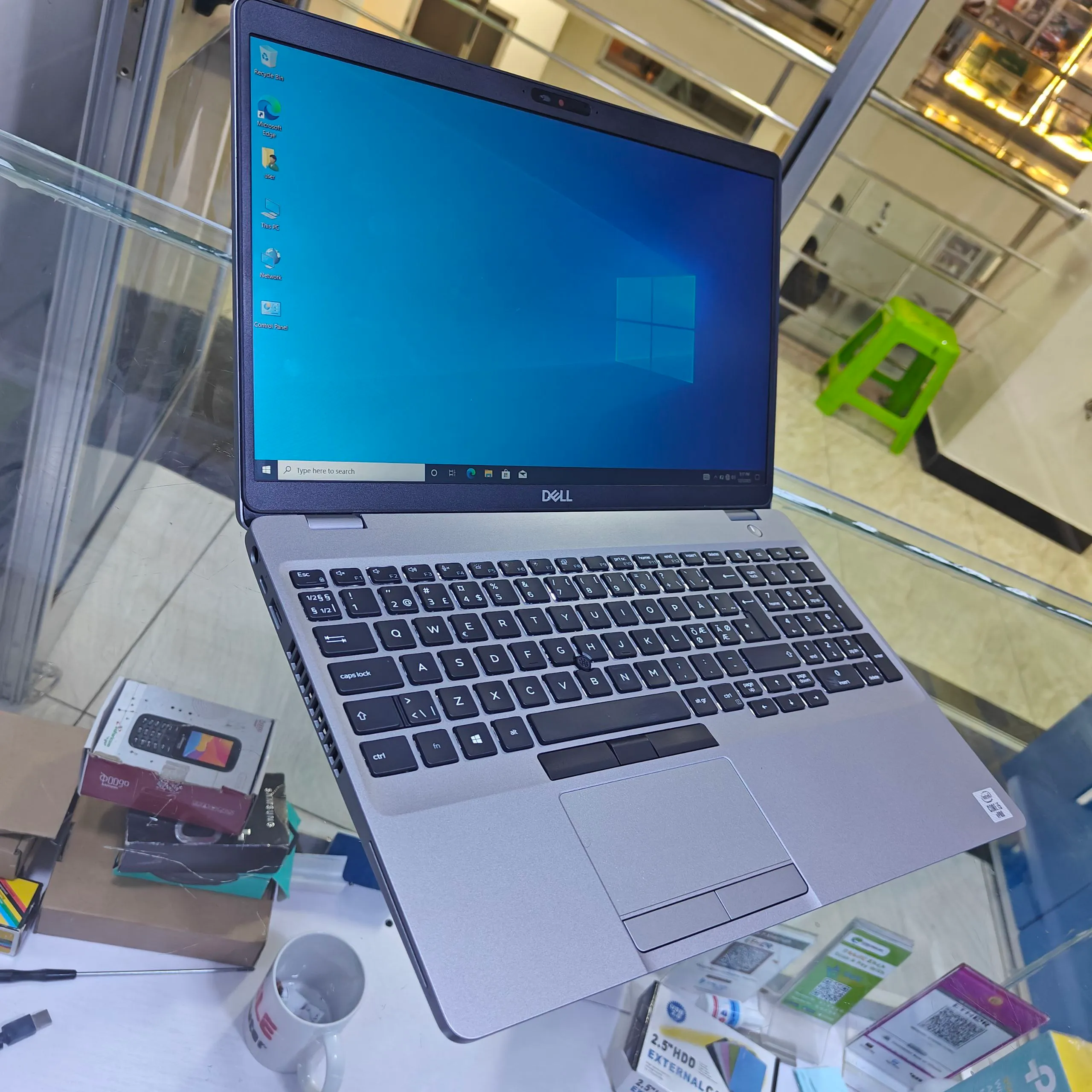 Dell Latitude 5511 Laptop – photo 4
