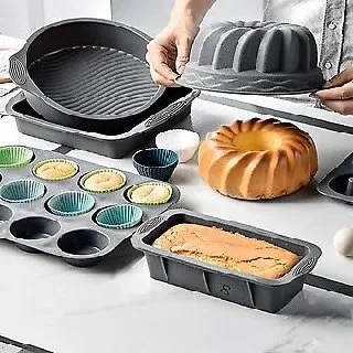 12-Hole Muffin Pan with Silicone Molds – photo 4