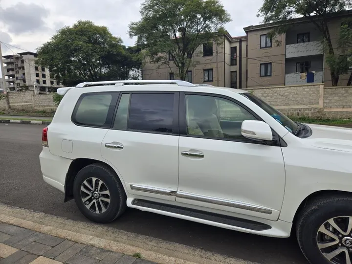 Toyota Landcruiser GX-R 2015 – photo 4