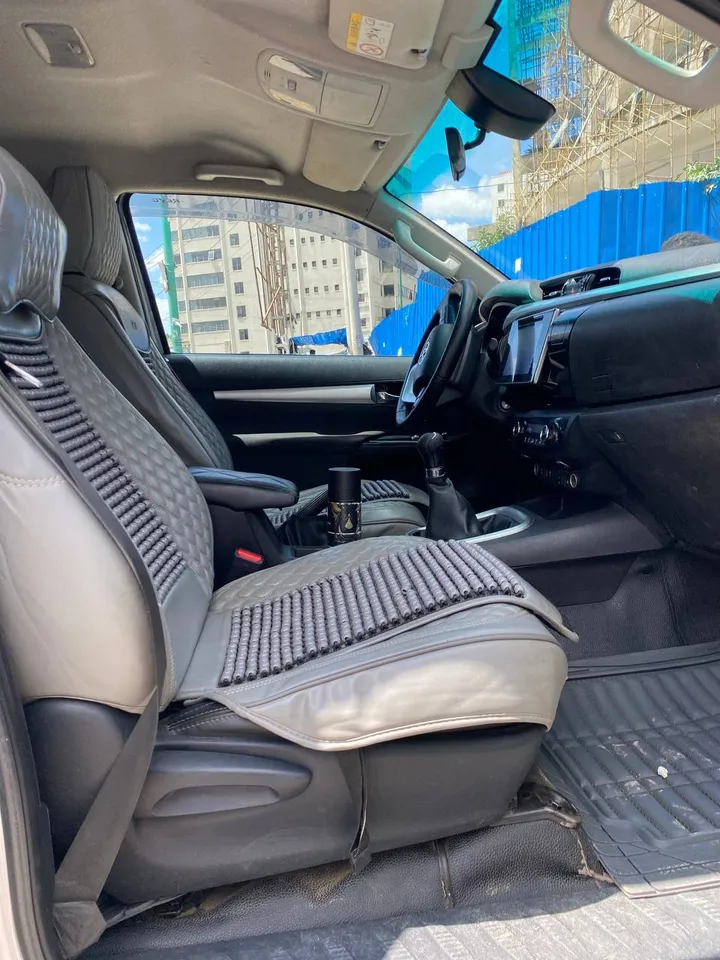 Toyota Hilux Revo 2019 Pickup – photo 5
