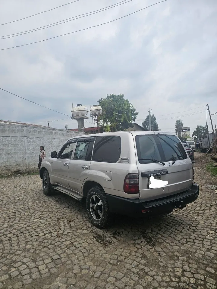 Toyota Land Cruiser 105 2004 Manual – photo 3