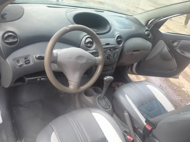 Toyota Vitz 2001 Hatchback – photo 4