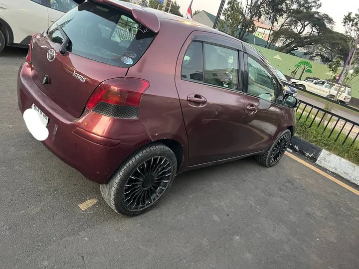 Toyota Yaris Compact 2010 – photo 4