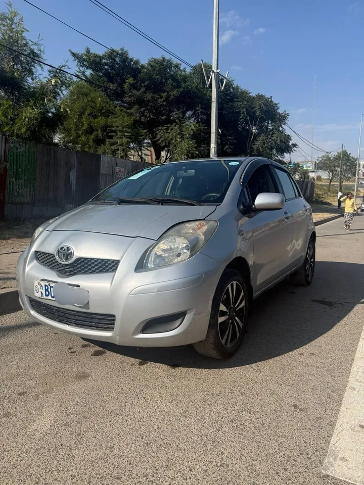Toyota Yaris Compact 2010 – photo 9