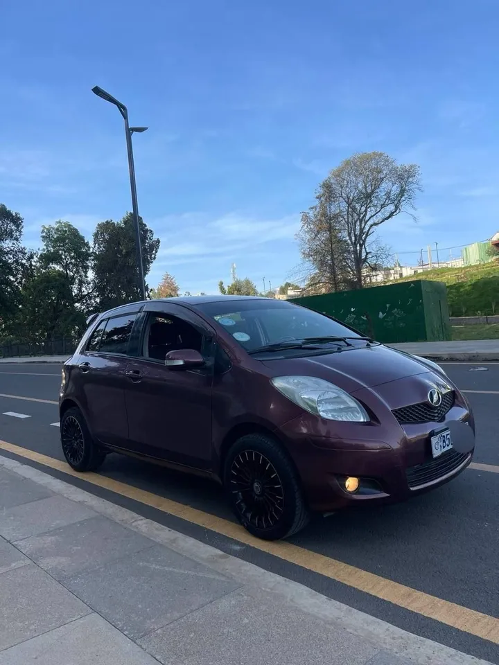 Toyota Compact Yaris 2010 – photo 6