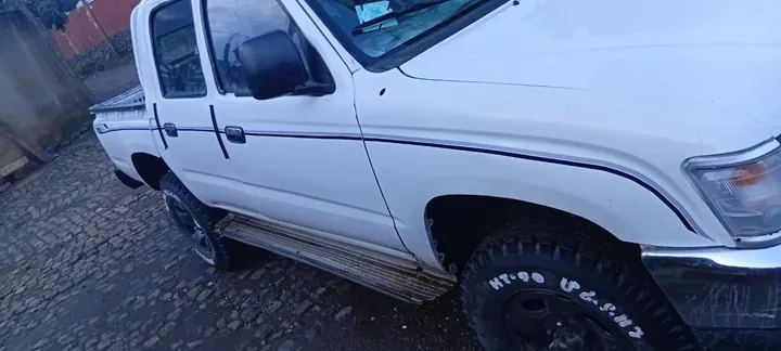 Toyota Hilux 2001 Diesel 4WD Pickup – photo 3