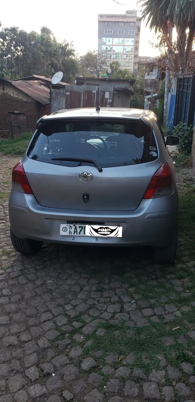 Toyota Yaris Compact 2010 Automatic – photo 3