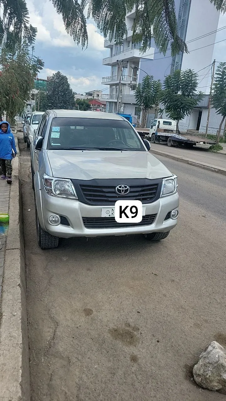 Toyota Hilux Double Cabin Rental – photo 4