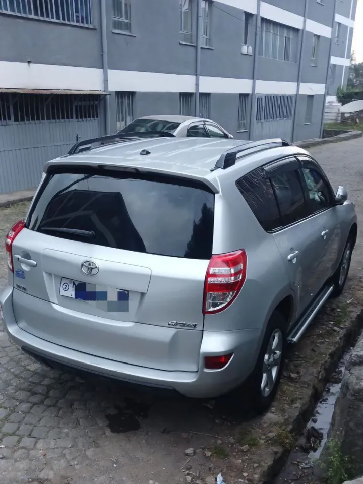 Toyota RAV4 2010 2.0L Automatic – photo 4
