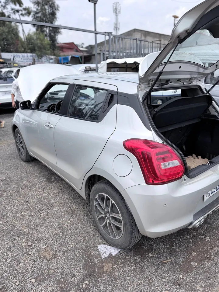 Suzuki Swift 2023 Automatic – photo 4