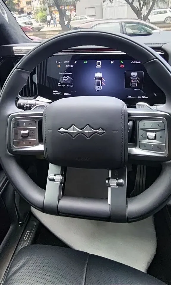 2025 BYD Leopard 8 Plug-in Hybrid SUV – photo 4
